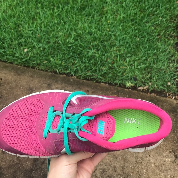 Pink Nike running shoes - Picture 2 of 3